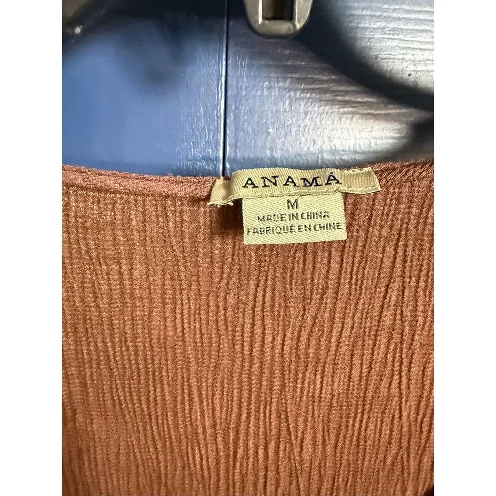 Amaná V-Neck Crepe Blouse Size M - Picture 4 of 6